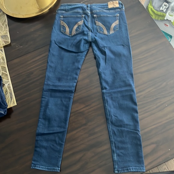 Woman’s Hollister jeans - Picture 2 of 3
